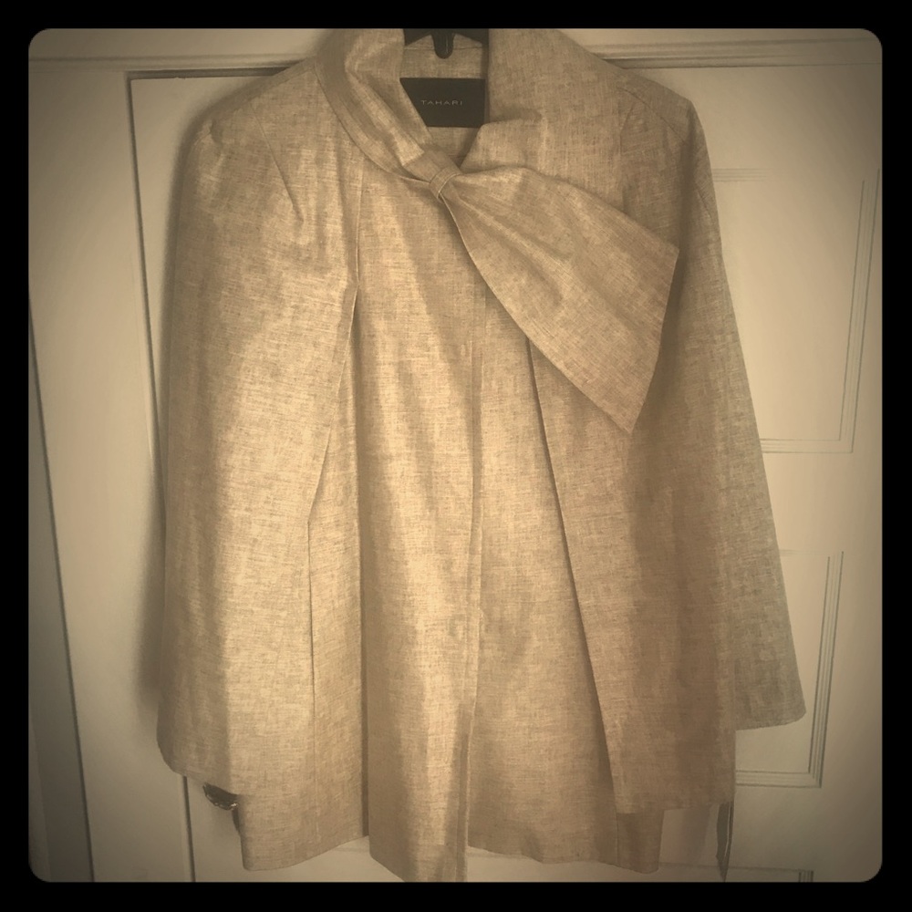 NWT Tahari tailored cape